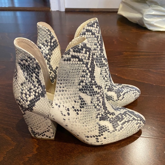 Steve Madden Shoes - Snakeskin booties